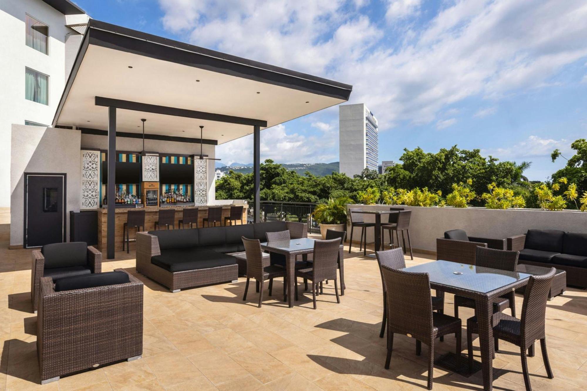 Courtyard By Marriott Kingston, Jamaica Hotel Kültér fotó