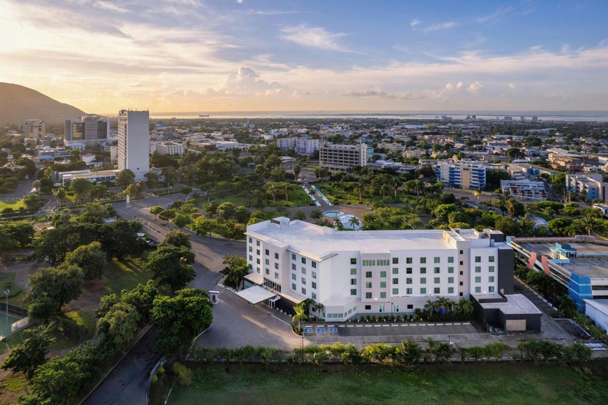 Courtyard By Marriott Kingston, Jamaica Hotel Kültér fotó
